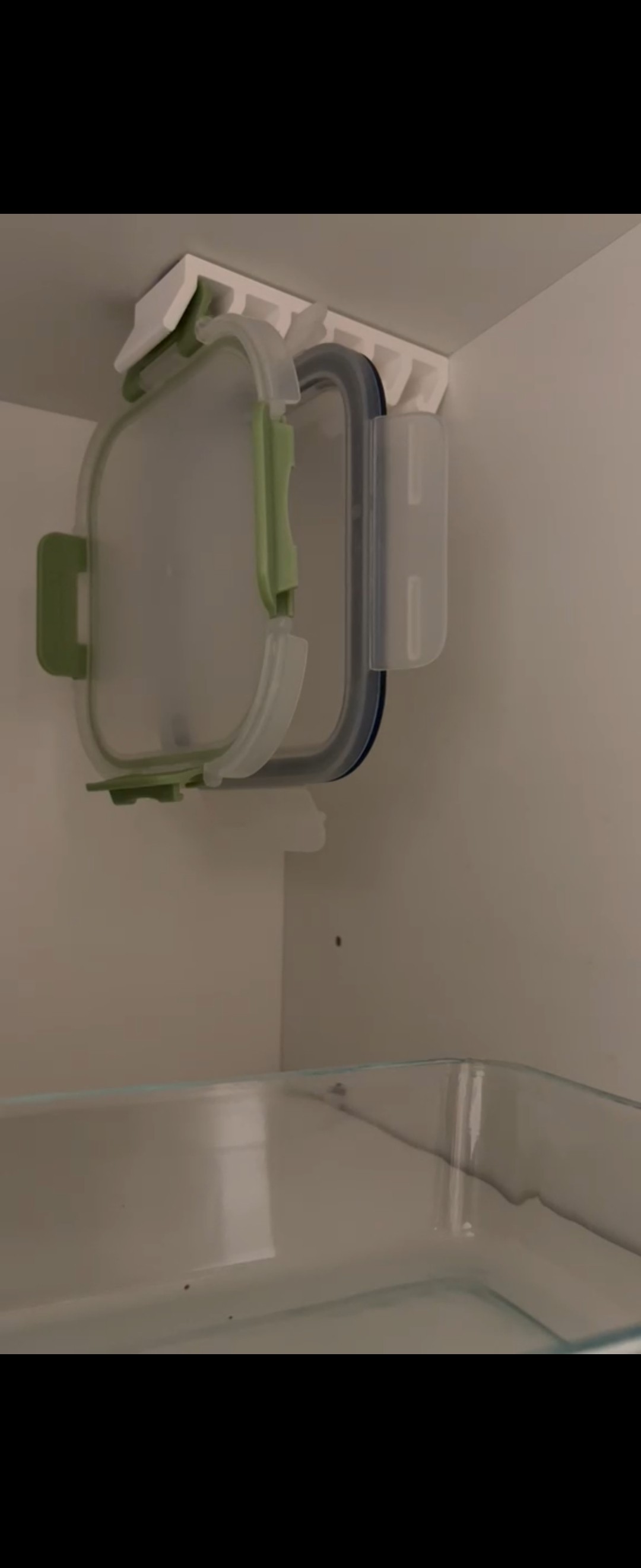 Foto de prueba social de un cliente que instaló el organizador de tapas en su hogar